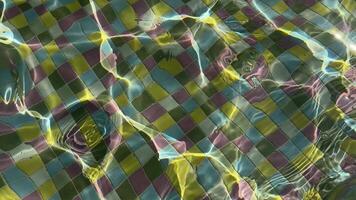solljus reflekterande på vatten yta i simning slå samman med synlig bricka mönster. abstrakt bakgrund textur. sommar semester och avslappning begrepp. video