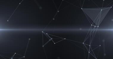 abstract donker achtergrond met plexus lijnen en gloeiend knooppunten vormen een digitaal netwerk. dots en driehoeken, digitaal technologie, groot gegevens, hoge snelheid verbinding visualisatie. naadloos lus video