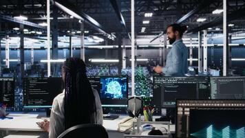 dati centro manager controllo opera fatto di amministratori utilizzando in profondità apprendimento per analizzare set di dati. server centro supervisore supervisione esso specialisti utilizzando ai neurale reti per riconoscere dati modelli, telecamera un' video