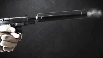 misdrijf tonen intro animatie met een vuurwapen met suppressor rook effect in actie een wapen concept voor speciaal operaties gebruik video