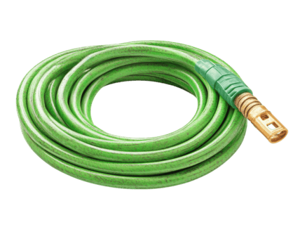 grön trädgård slang med mässing munstycke är lindad ordentligt på genomskinlighet bakgrund, visa upp dess hållbar och flexibel design för effektiv vattning uppgifter png