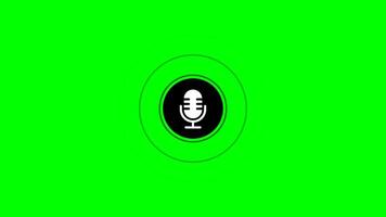 mikrofon ikon med pulserande ljud vågor på grön skärm bakgrund. slinga animering för podcast, audio inspelning, dubbning, sändning, eller Youtube kanal. isolerat video