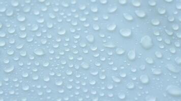 Water droplets create patterns on a smooth surface video