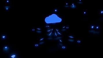 trogen begrepp av moln datoranvändning och trådlös data överföra illustrerade med lysande blå neon element. central moln ikon ansluten till flera olika nätverk poäng symboliserar data distribution video