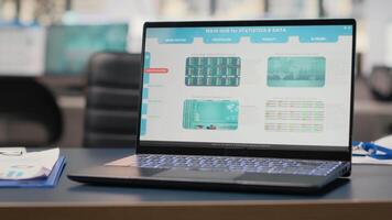 moderno negocio escritorio en vacío oficina vitrinas un espacio de trabajo preparado para analítica, visión Generacion y proyecto desarrollo. tecnología en esta preparar usado para organizativo crecimiento. video