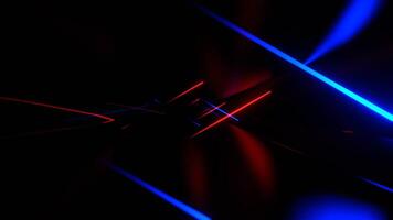 blå och röd neon lasrar i de ändlös korridor bakgrund vj slinga i 4k video