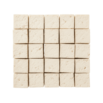 en topp ner se av talrik små, fast tofu kuber anordnad i en propert rutnät mönster. idealisk för mat förberedelse, friska äter, eller växt baserad diet begrepp. png