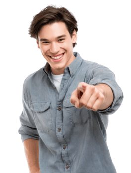 sorridente giovane uomo puntamento a telecamera su isolato sfondo con casuale abbigliamento nel studio ambientazione png