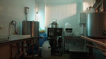 espacio de trabajo con automatizado manejas giratorio en tanque video