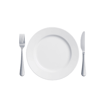 elegante apresentação do uma branco jantar prato com talheres em uma limpar \ limpo transparente configuração png