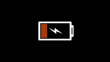 låg batteri ikon med blinkande röd animation, sedan övergångar till laddning läge med de Färg vändning grön. en lysande batteri ikon med elektrisk bult och animerad Färg övergångar. video