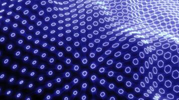 blauwgroen gloeiend zeshoekig maas gebogen in een futuristische Golf patroon, symboliseert modern energie en gegevens systemen video