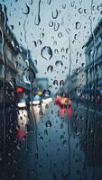 gotas de lluvia en ventana con borroso ciudad luces crear malhumorado, atmosférico escena durante un tormenta video