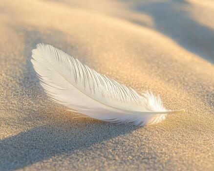 un delicado blanco pluma descansando en dorado arena con suave oscuridad foto