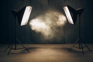 un dramático estudio preparar presentando dos softbox luces esclarecedor fumar en contra un oscuro fondo. foto