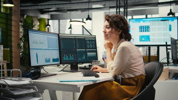 Woman advisor engages in brainstorming sessions and data forecasting, leveraging insights and technology to align the strategy with objectives and support for efficient project execution. photo