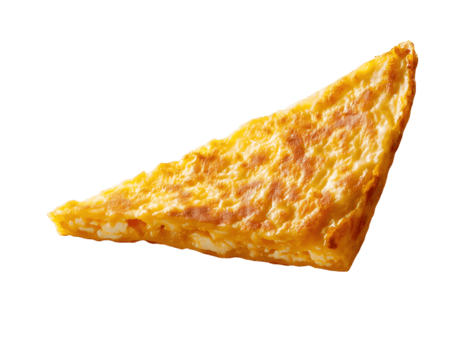 isolato Visualizza di un' ricco giallo triangolare piegato uovo frittata mostrando strutturato superficie e strati png