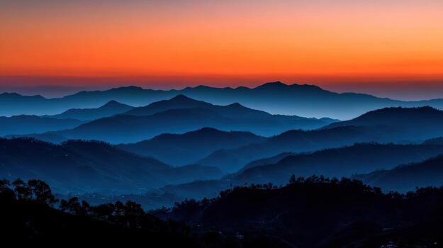 crepúsculo matices terminado laminación montaña rangos a oscuridad foto