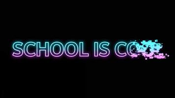 animado néon texto revelador 'escola é legal' com falha efeito em uma Preto pano de fundo video