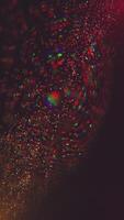 lysande partikel Vinka bakgrund med gnistrande bokeh lampor och skinande partiklar i vätska rörelse. detta magisk eterisk vertikal bakgrund animering är full hd och looping. video