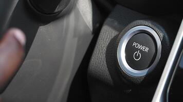 startande de motor med en skjuta på knapp video