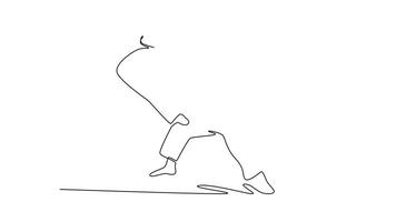 själv teckning animering av enda linje dra aktiva två manlig idrottare är engagerad i karate duell. symboliserar strategisk krock mellan kraftfull sparka och stansa. kontinuerlig linje dra. full längd animerad video