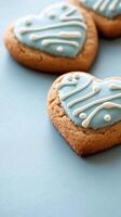 en forma de corazon galletas decorado con ligero azul Formación de hielo foto
