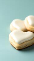 en forma de corazon galletas con blanco Formación de hielo foto