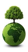 verde globo cubierto en césped con un frondoso árbol creciente en parte superior representando planeta tierra foto