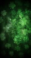 dispersado verde tréboles con texturizado cepillo golpes en un oscuro brillante antecedentes foto