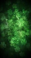 texturizado verde tréboles con visible tiza golpes en un oscuro atmosférico antecedentes foto