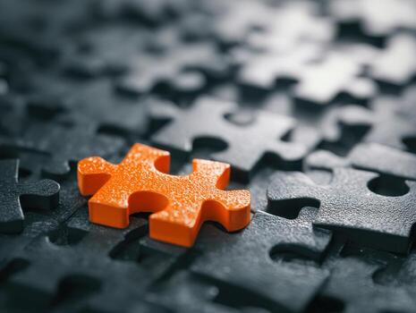 de cerca de un vibrante naranja rompecabezas pedazo en pie fuera desde un antecedentes de conectado oscuro rompecabezas piezas simbolizando unicidad y problema resolviendo foto