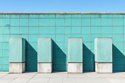 moderno arquitectura con turquesa pared y geométrico hormigón estructuras debajo claro azul cielo foto