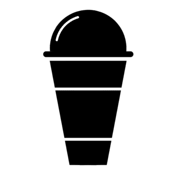 gelo creme sentado dentro uma descartável copo em uma quente verão dia, refrescante sobremesa conceito png