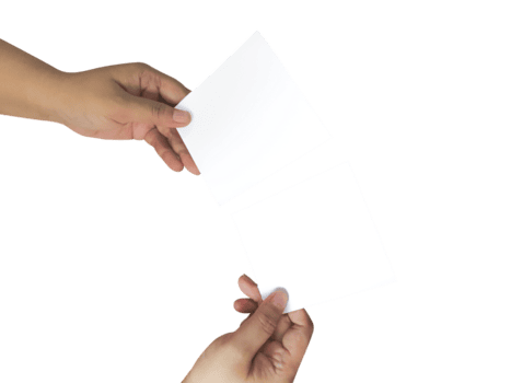 un' pulire, minimalista studio tiro con Due mani presentazione un' vuoto piazza carta un' isolato sfondo, Perfetto per aggiungendo il tuo Messaggio o design per un' modello o presentazione. copia spazio. png