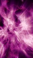 abstrakt lila energi brista med lysande strålar och partiklar strålande i en dynamisk digital explosion video
