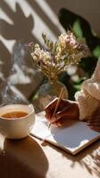 acogedor escritura momento con té y flores durante un soleado tarde adentro foto