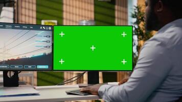 ingeniero usos digital modelado herramienta en aislado pantalla computadora a desarrollar inteligente eléctrico red. rd Departamento experto usos canalla software en Bosquejo ordenador personal a potenciar alto voltaje transmisión torre, cámara si video