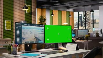 viento turbina canalla diseño software en verde pantalla computadora usado para sostenible energía investigación en Ingenieria oficina. software interfaz en croma llave ordenador personal con digital modelado de viento energía generador infraestructura video