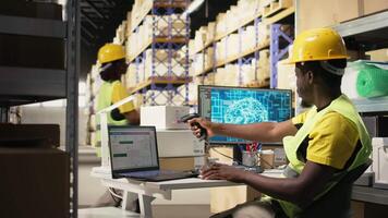 nero lavoratore lettura per Registrati spedizione etichette puntamento Informazioni con ai cervello, pacchetto puntamento Software aiuta maneggio in linea shopping ordini con neurale reti automazione. telecamera un. video