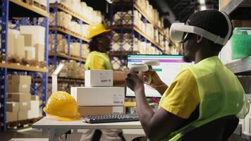 nero personale usi vr bicchieri per 3d simulazione motorizzato di artificiale intelligenza, supporto ordine compimento e inventario controllo. persona monitoraggio pacco puntamento per spedizione. telecamera un. video