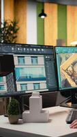 vertikal fast egendom utvecklare analyserar verklig egendom ritningar och infrastruktur design med programvara verktyg, planera bostads- expansion och layout med väggar strukturera för ny konstruktion. kamera a. video