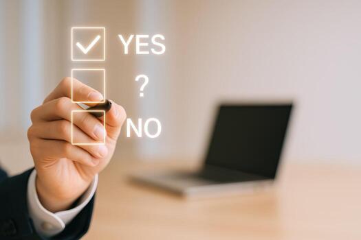 mano elegir si opción en Lista de Verificación, representando decisión haciendo proceso y positivo confirmación foto