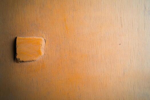 de cerca ver de resistido de madera superficie con un distinto parche foto