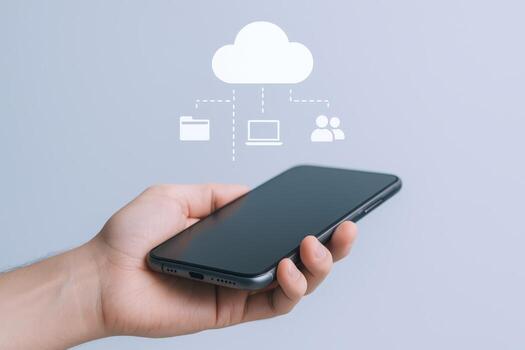 nube informática y móvil tecnología mano participación teléfono inteligente conectado a nube red para datos almacenamiento foto