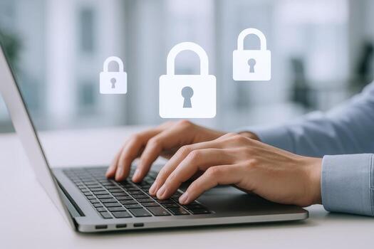 datos intimidad en ordenador portátil persona mecanografía con candado símbolos para seguro en línea acceso foto