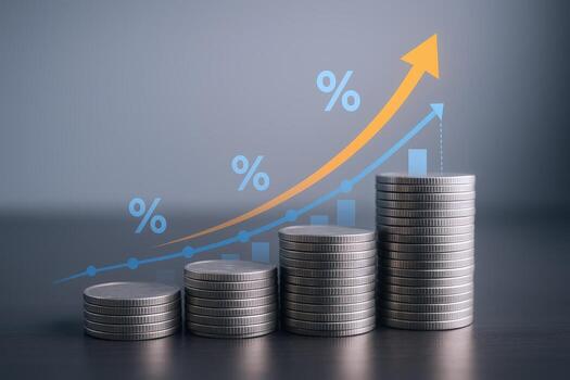 financiero crecimiento pilas de monedas con hacia arriba flecha representando inversión devoluciones y creciente interesar tarifas foto