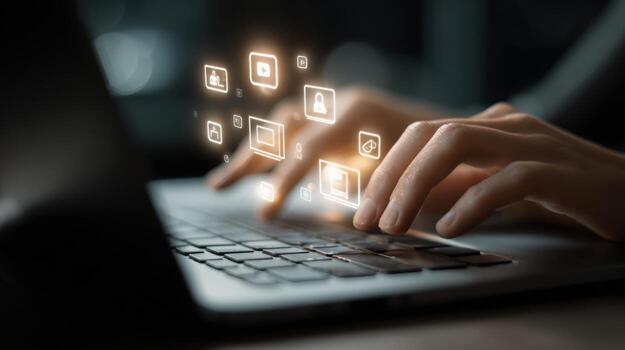 la seguridad cibernética profesional manos mecanografía en ordenador portátil con emergente digital seguridad íconos para datos proteccion foto