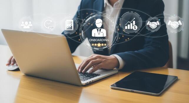 profesional utilizando ordenador portátil con inducción y negocio analítica íconos para hora administración y reclutamiento proceso foto