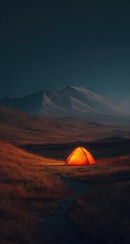 un tienda es iluminado arriba en el medio de un campo foto